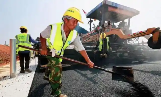 衡永高速沥青摊铺_高速建设_醴娄高速扩容工程