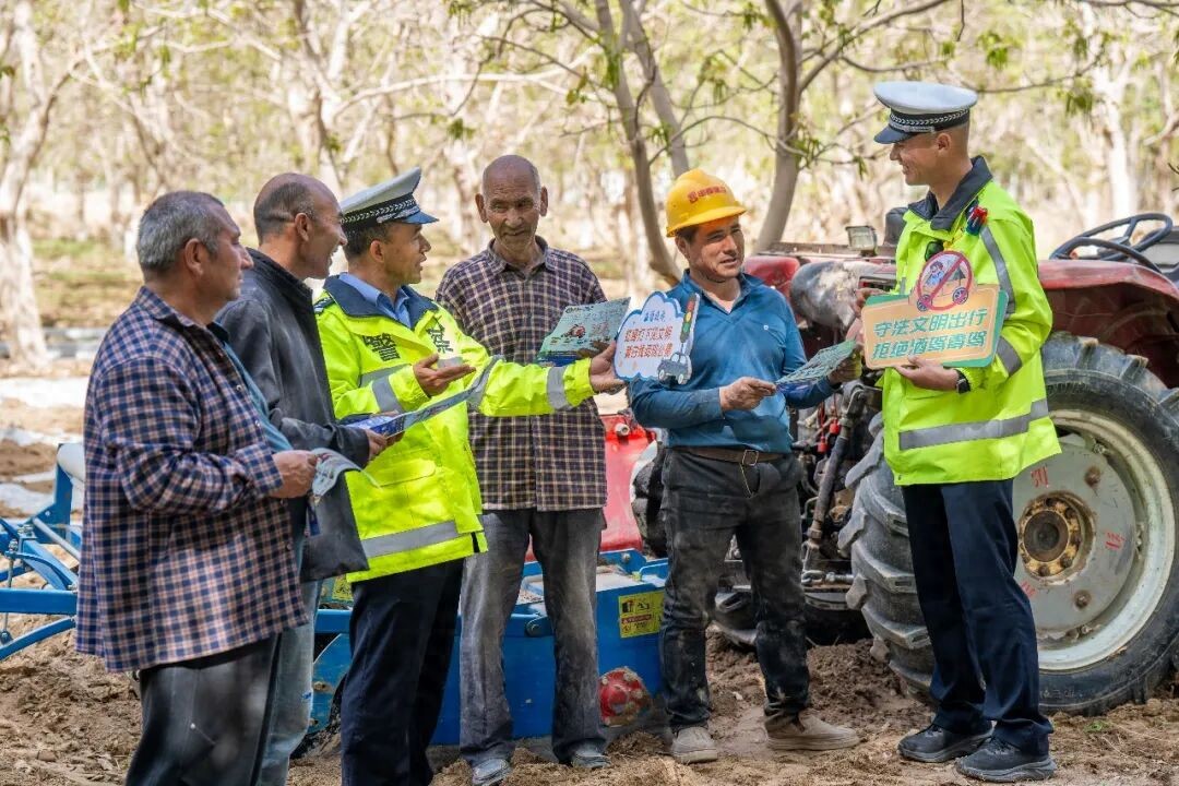 农用车违法载人整治_违章高发人群引导_春季交通安全宣传